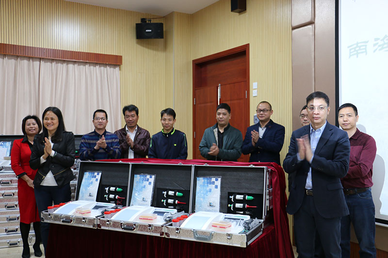 南海區(qū)食品藥品監(jiān)督局獅山分局食用農(nóng)產(chǎn)品快檢設(shè)備捐贈(zèng)儀式在獅山舉