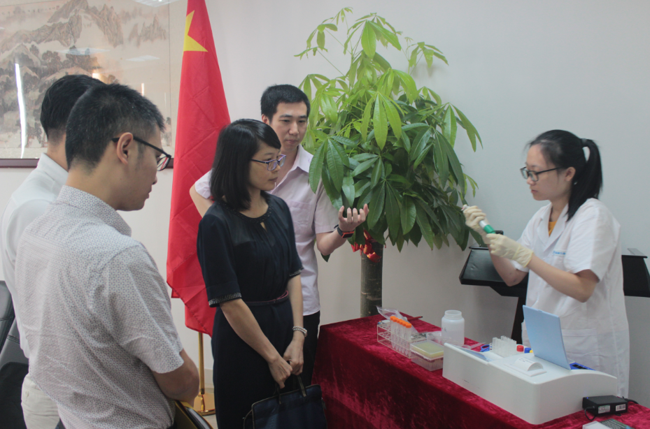 佛山市南海區(qū)食品藥品監(jiān)督管理局領導一行蒞臨我司調研