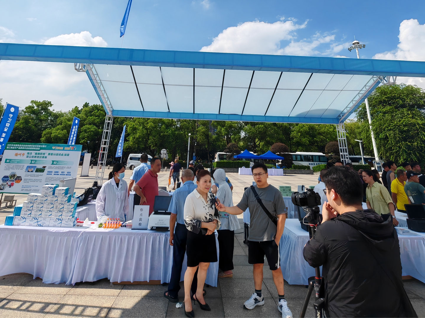 1754046917961115.jpg 25農業(yè)部食安活動日_我司在接受江西省電視臺采訪.jpg